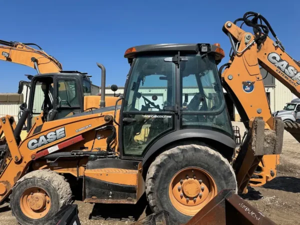 2014 CASE 580SN Backhoe Loader - Image 4