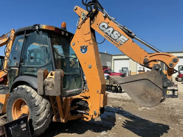 2014 CASE 580SN Backhoe Loader - Image 3