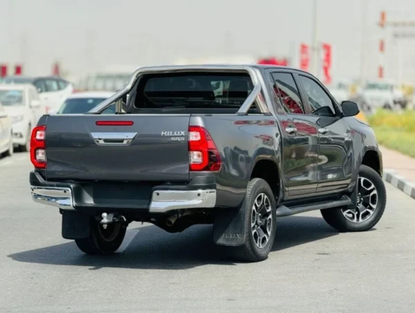 2020 Toyota Hilux SR5 RHD - Image 4