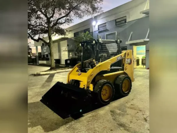 2021 CATERPILLAR 216B3 Skid Steers - Image 2
