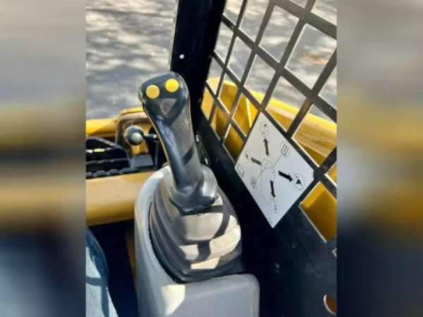 2021 CATERPILLAR 216B3 Skid Steers - Image 9