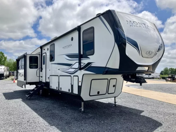 2023 Keystone Montana High Country 385BR RV - Image 16