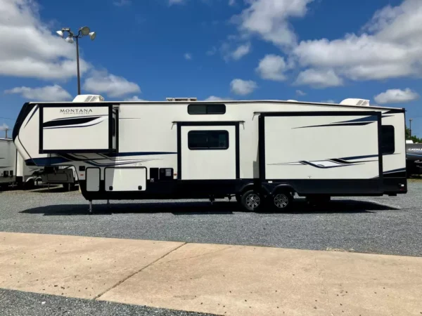 2023 Keystone Montana High Country 385BR RV - Image 17