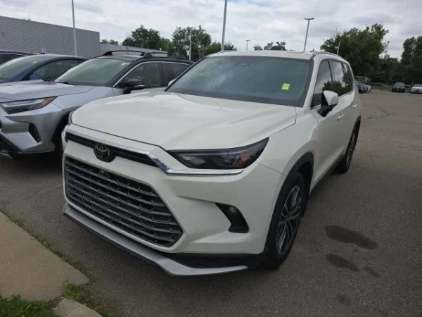 2024 Toyota Grand Highlander Hybrid - Image 2