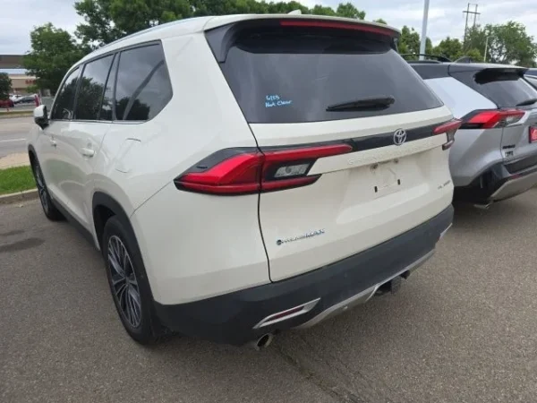 2024 Toyota Grand Highlander Hybrid - Image 3