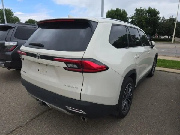 2024 Toyota Grand Highlander Hybrid - Image 7