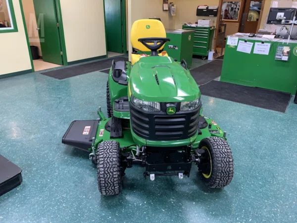 2025 John Deere X738
