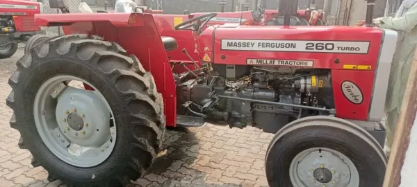 Massey Ferguson MF260 Tractor - Image 2