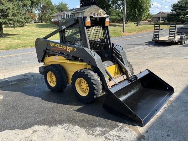 Used 2002 NEW HOLLAND LS180 Skid Steers - Image 3