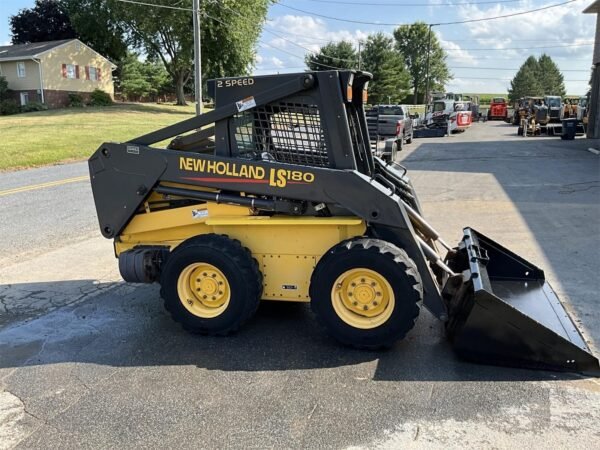 Used 2002 NEW HOLLAND LS180 Skid Steers - Image 2