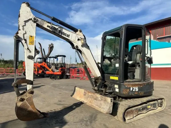 Bobcat E26 2.5 Tonnes Mini Excavator - Image 2