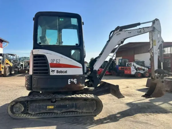 Bobcat E26 2.5 Tonnes Mini Excavator - Image 4