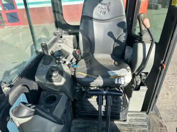 Bobcat E26 2.5 Tonnes Mini Excavator - Image 8