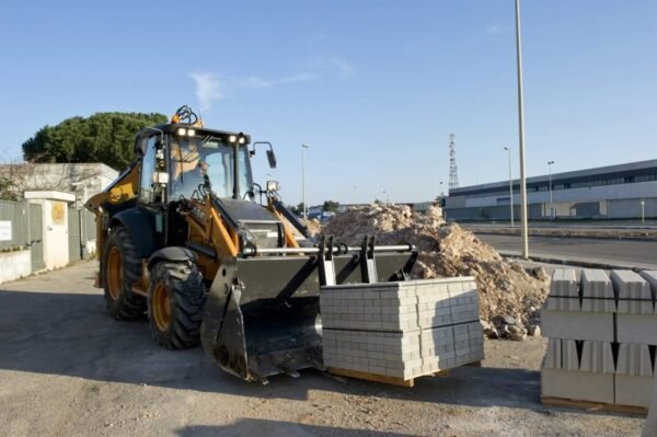 Case 590ST Backhoe Loader - Image 4