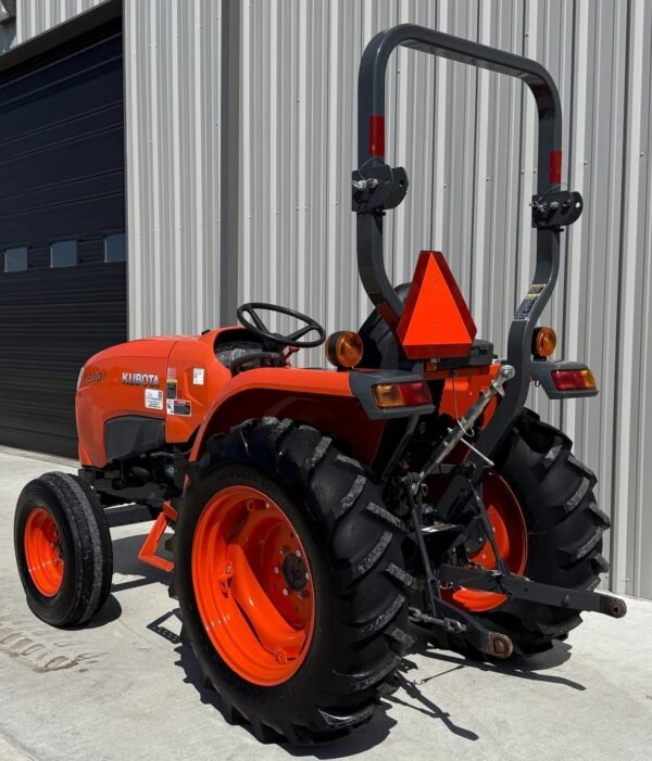 2018 Kubota L3301 583 Hours 2WD 33 HP - Image 5