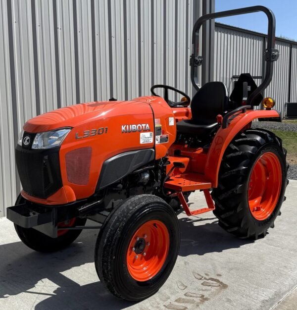 2018 Kubota L3301 583 Hours 2WD 33 HP - Image 2