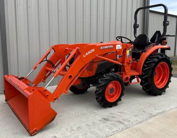 2020 Kubota L3301 211 Hours! 4x4 33 HP - Image 5