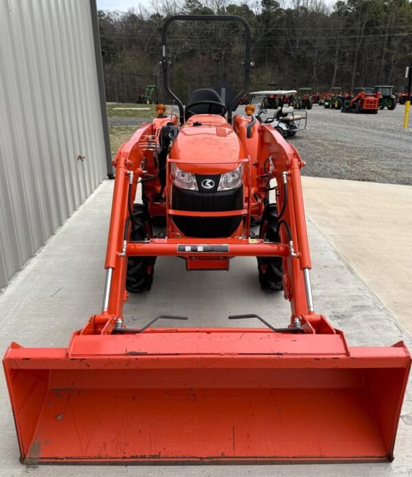 2020 Kubota L3301 211 Hours! 4x4 33 HP - Image 3