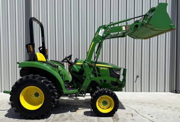 2022 John Deere 3035D 239 Hours 35 HP 4x4 - Image 4