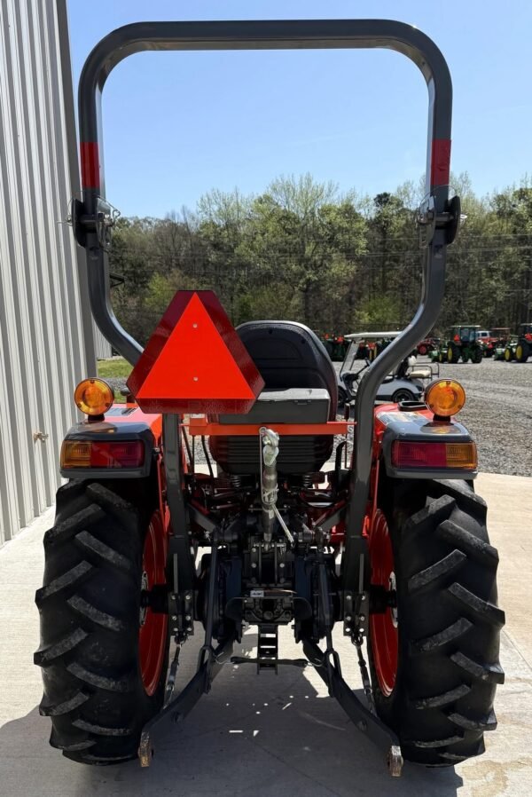 2018 Kubota L3301 583 Hours 2WD 33 HP - Image 7