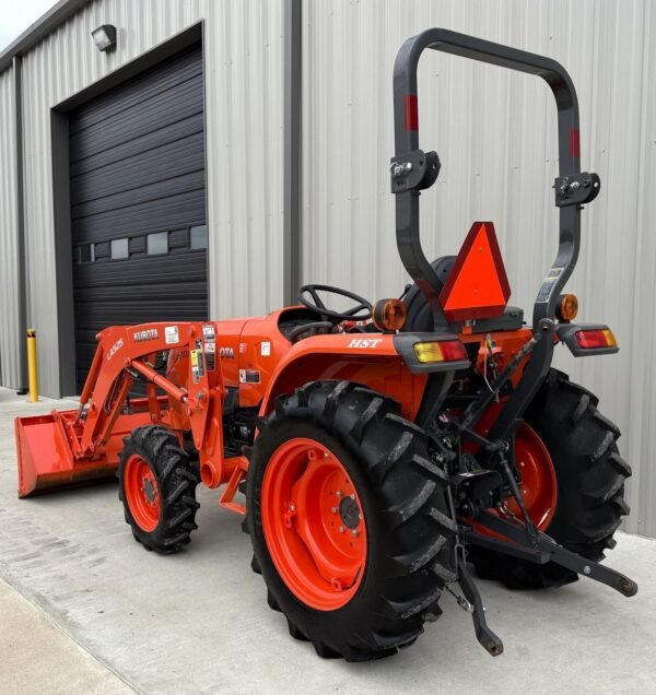 2020 Kubota L3301 211 Hours! 4x4 33 HP - Image 4