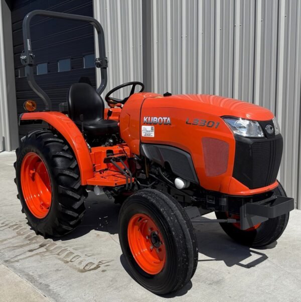 2018 Kubota L3301 583 Hours 2WD 33 HP - Image 2