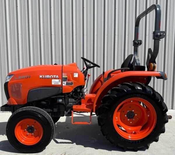 2018 Kubota L3301 583 Hours 2WD 33 HP - Image 4