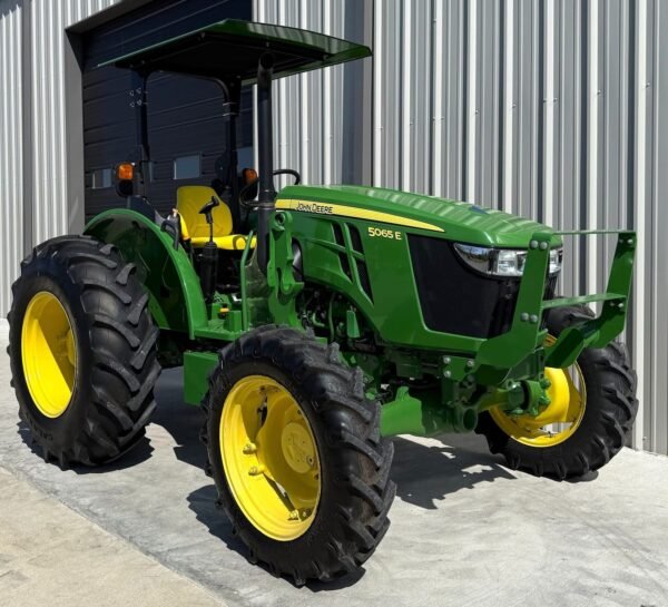 2022 John Deere 5065E  4x4 65 HP - Image 5