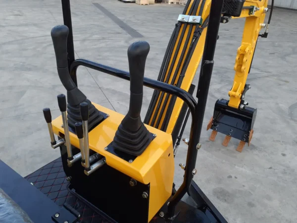 JPC HT12 Mini Excavator - Image 5