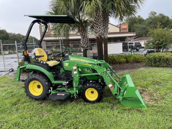 John Deere 2 Series (Compact Utility Tractors) 2025R