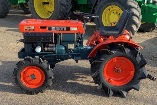 Kubota B700