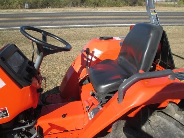 Kubota L2800 Tractor - Image 4