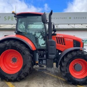 Kubota M7153