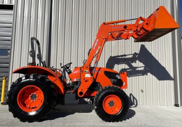 2020 Kubota TRACTOR MODEL M6060  4x4 61 HP - Image 2