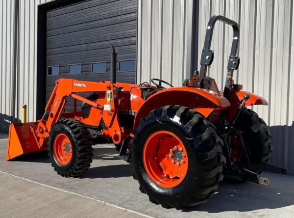 2020 Kubota TRACTOR MODEL M6060  4x4 61 HP - Image 4