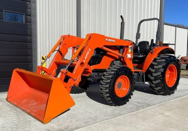 2020 Kubota TRACTOR MODEL M6060  4x4 61 HP - Image 6