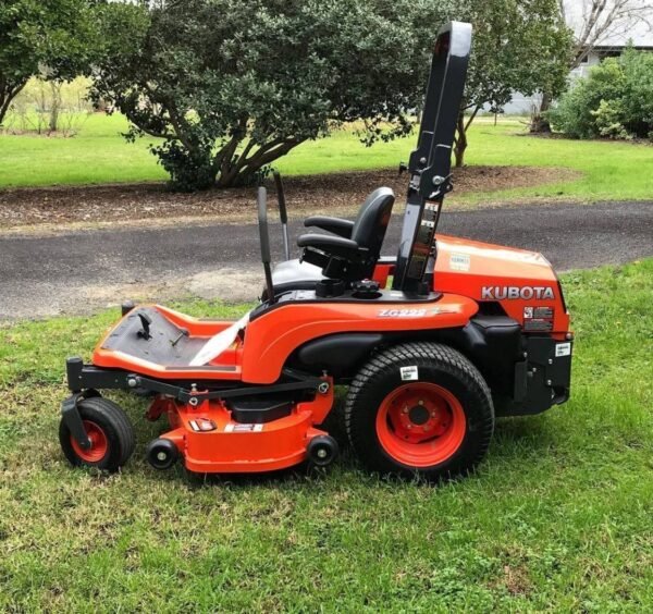 Kubota ZG222 Lawn Mower - Image 3