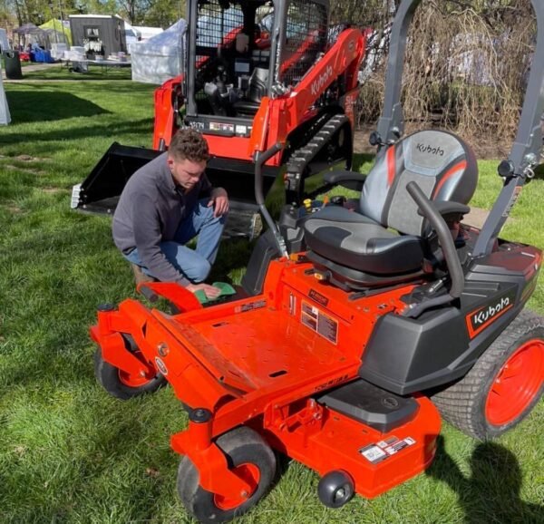 Kubota SZ26-52 Lawn Mower: - Image 4