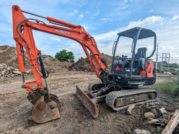 Used 2016 Kubota KX91-3 Excavator - Image 3