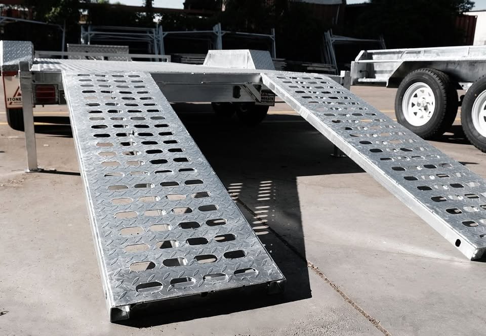 FLATBET CAR, TRACTOR TRANSPORT TRAILER - Image 2